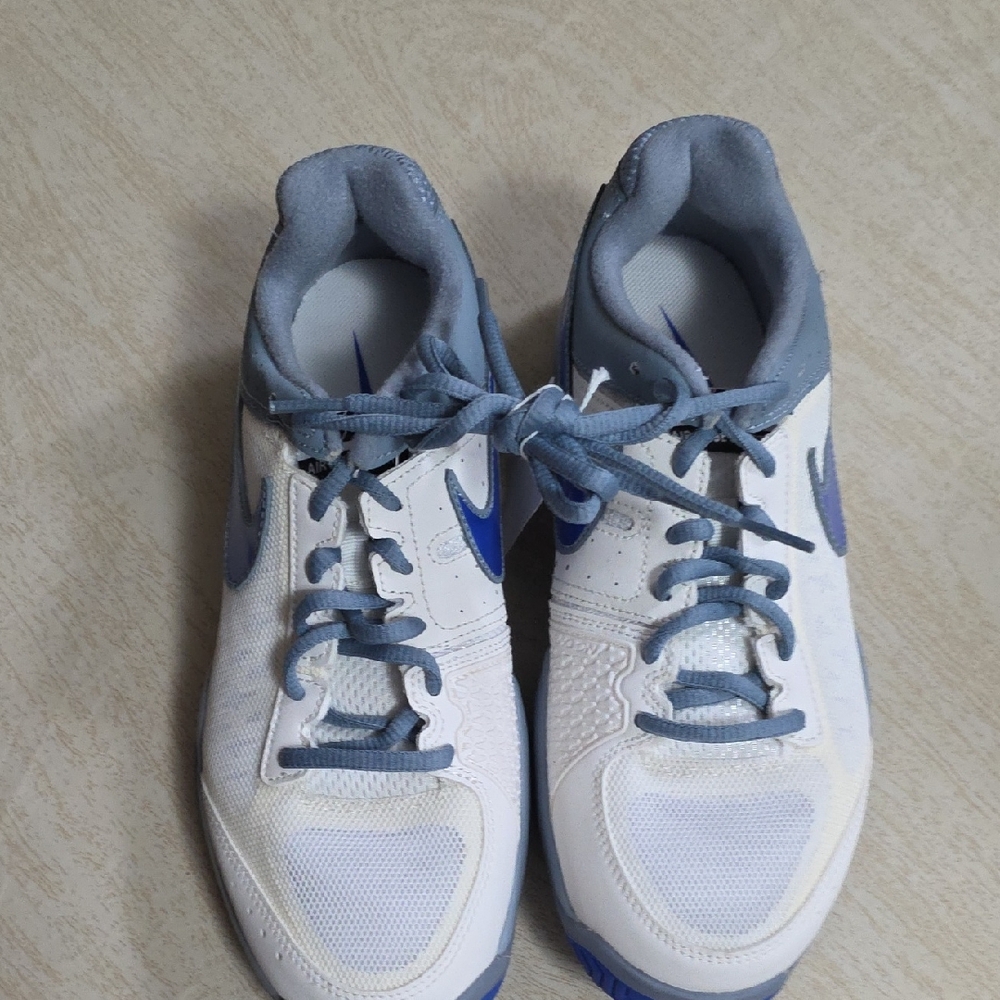 Nike Men's White and Gray Athletic Shoes